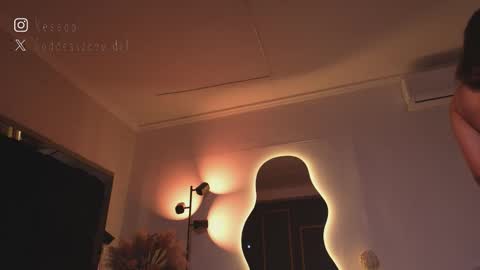 zoevidal_ online show from March 15, 12:19 pm