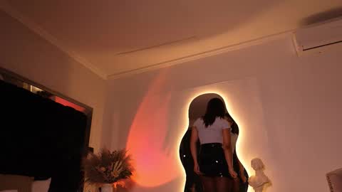 zoevidal_ online show from November 2, 12:38 pm