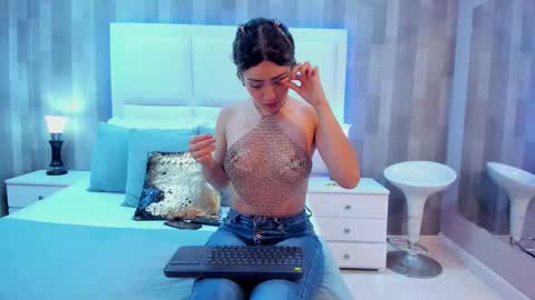 ZoeWilliis online show from October 15, 12:50 pm