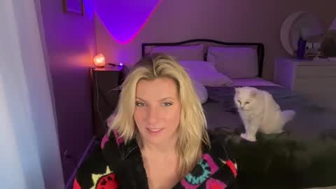 Snapshot of zoeydanner chatting on December 2, 11:24 pm Zoeydanner online show from December 2, 11:24 pm