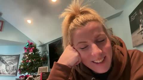 Snapshot of zoeydanner chatting on December 23, 6:26 pm Zoeydanner online show from December 23, 6:26 pm