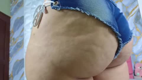 zully_fox online show from May 30, 5:17 am