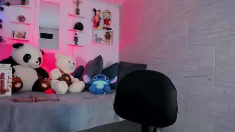 Snapshot of zuryramirez_ chatting on October 18, 8:13 pm Zury Ramirez online show from October 18, 8:13 pm