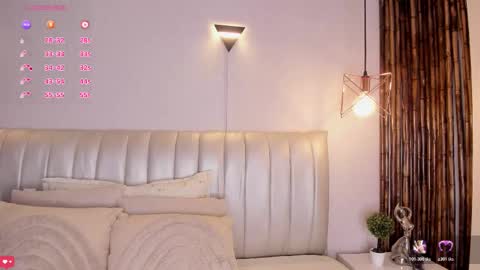 Zara online show from March 19, 7:19 pm