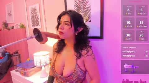 Snapshot of zyle_boobs_ chatting on September 26, 12:02 pm ZYLE online show from September 26, 12:02 pm