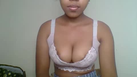 zyraelle_01 online show from May 12, 4:16 pm