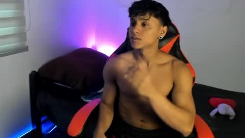 zyzz_1812 online show from June 6, 8:48 pm